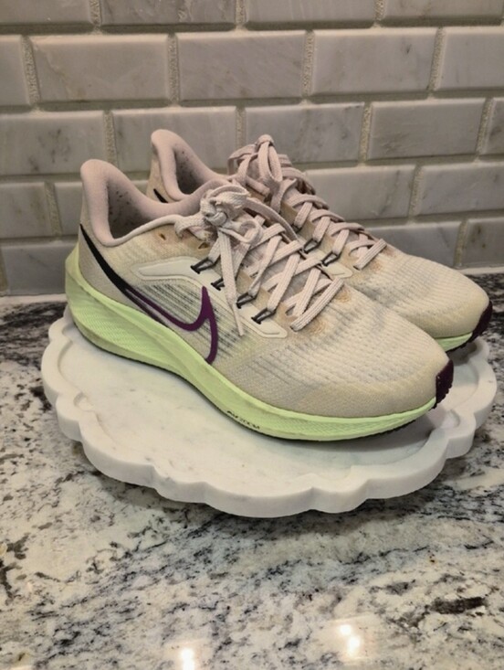 Nike Shoes - Womens NIKE WOMENS AIR ZOOM PEGASUS 39 SHOES Size 7.5